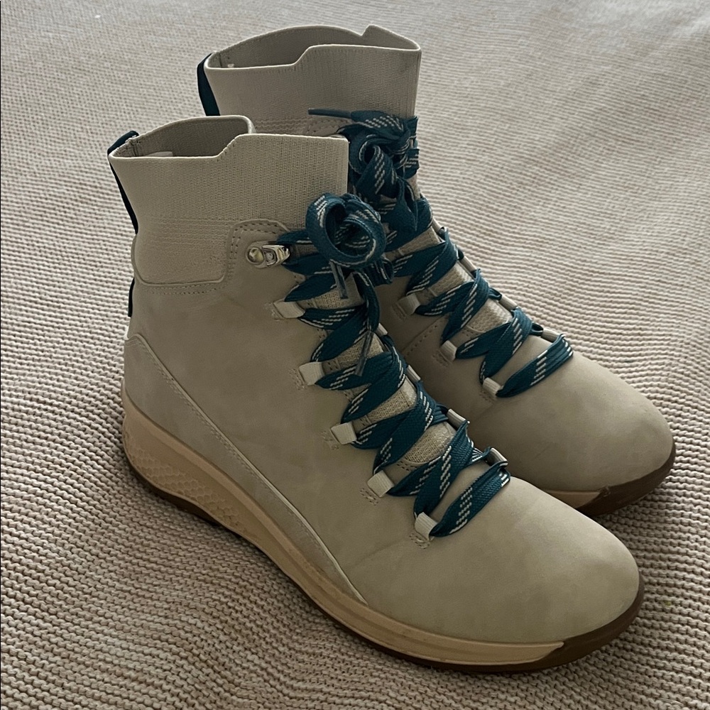 Maurices Slide on fashion boots size 8